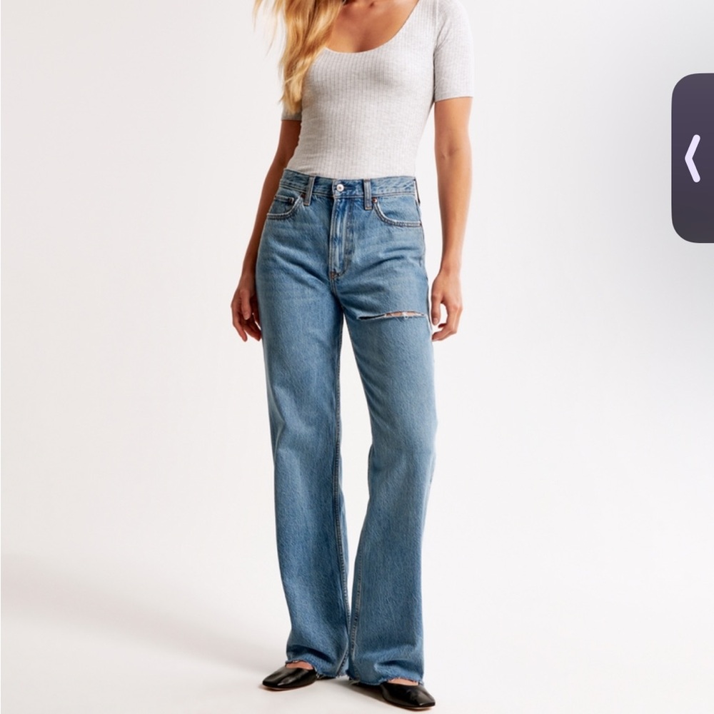SOLD- Abercrombie & Fitch CURVE LOVE High Rise Loose Jeans size 32 LONG